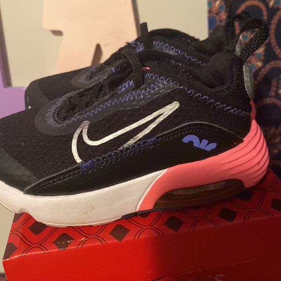 Baby sneakers - Picture 2 of 3